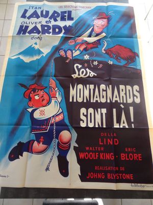 une affiche représentant un personnage de dessin animé accrochée au mur