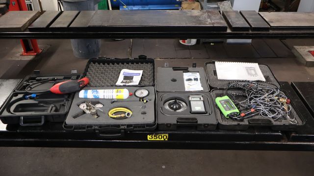 Kit recherche fuite sur clim3 comprenant ; valise clim test ; 1 v...