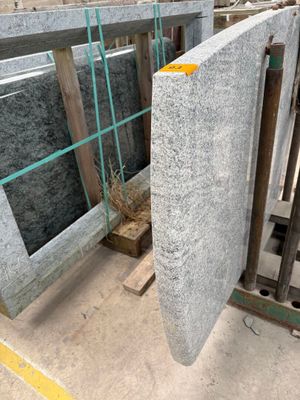 a large slab of granite sitting on a pallet
