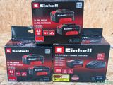trois boîtes de batteries Einhell empilées les unes sur les autres