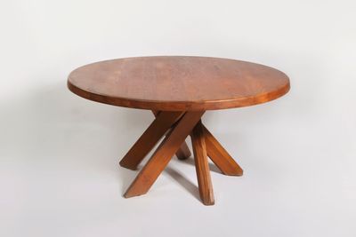 une image d'une table en bois sur fond blanc