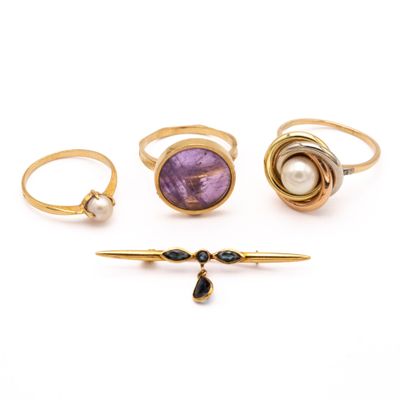 a group of five rings and a broochle ring