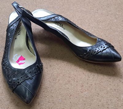 79 / Paire de chaussures - SAN MARINA - Pointure 39 //…