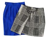 une paire de jupes, composée d'une jupe bleue et d'une jupe à carreaux noirs et blancs