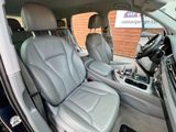 l'intérieur de la voiture est propre et prêt à l'emploi