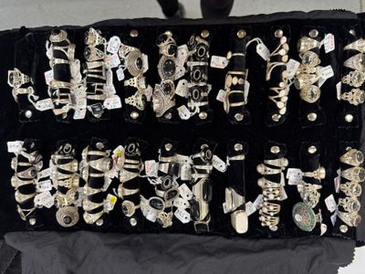 Fort ensemble d'environ 280 bagues en argent 925 millièmes s…