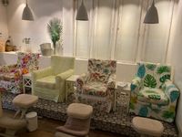 Suite de quatre bergères de style anglais, les garnitures di…