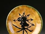 une image représentant un bol orné d'un motif à l'intérieur