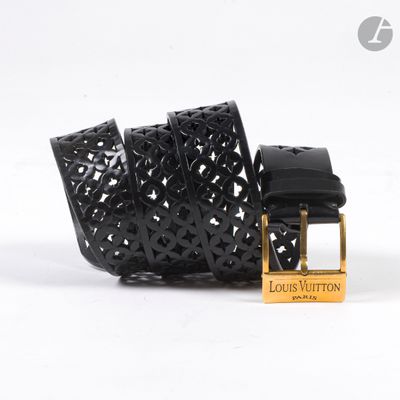 Ceinture Louis Vuitton en cuir noir avec boucle dorée