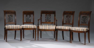 lot de quatre chaises de salle à manger anciennes avec assises rembourrées