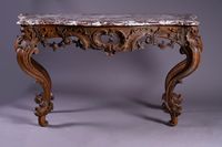 Console en chêne à riche décor sculpté et ajouré. (photo 2)