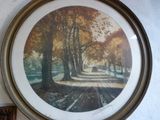 une photo d'un tableau accroché au mur