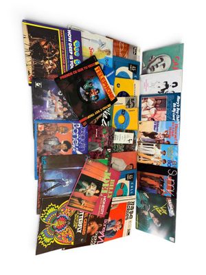 un livre sur lequel figurent plein de films