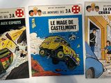 trois bandes dessinées sont alignées sur une surface blanche
