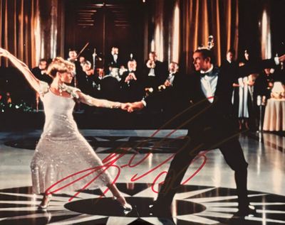 une image représentant un homme et une femme en train de danser sur une piste de danse