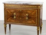 une photo d'une commode au plateau en marbre