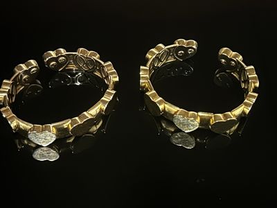 Paire de bracelets à motifs de cœur en or jaune 18K, sur une âme en mé - Photo 1