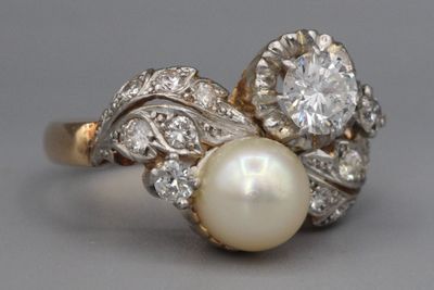 Bague Toi et Moi en or ornée d’une perle et d’un diamant épa…