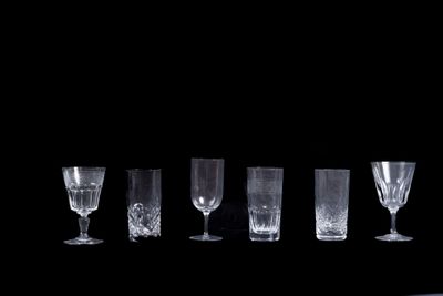 Lot de 28 verres dépareilles BACCARAT comprenant : 11 verres…
