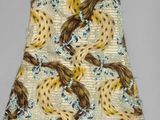 une image représentant une robe ornée d'un motif d'oiseaux
