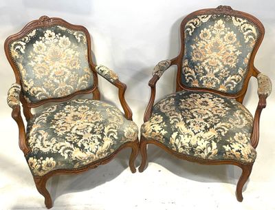 paire de chaises anciennes en bois sculpté, rembourrées, rembourrées, rembourrées, rembourrées, rembourrées, rembourrées, rembourrées