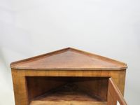 Encoignure en bois et placage, ouvrant par un vantail découv… (photo 2)