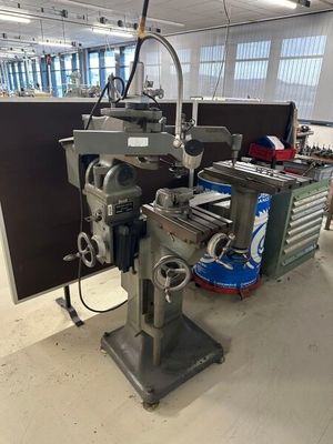 une image d'une machine dans une usine