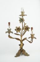 Paire de flambeaux en bronze doré à décor floral (photo 3)