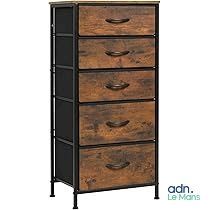 la commode est en bois et en métal