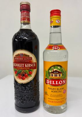 2 bouteilles : Guignolet kirsch (étiquette légèrement abimée…