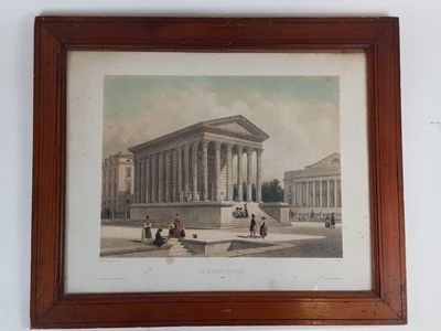 une vieille photo d'un bâtiment devant lequel passent des gens