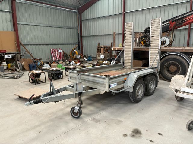 Remorque porte engins HUBIERE type V2500TD, quatre roues, PTC 2T5