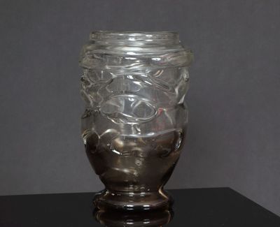SCHNEIDER, France. Vase de forme mouvementée traité à chaud …