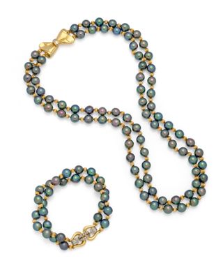 un collier, un bracelet et un ensemble composé d'un collier et d'un bracelet avec des perles noires