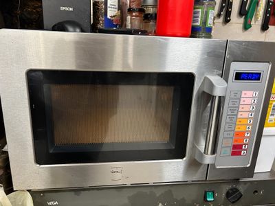 Micro-ondes professionnel METRO. - Photo 1