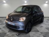 la photo d'une voiture grise garée dans un garage
