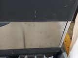 a machine that is sitting on the ground in the garage
