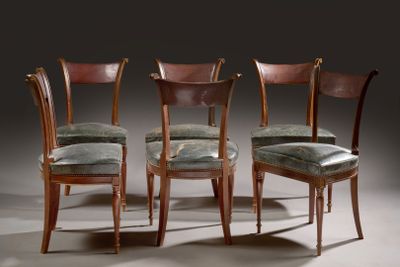 Suite de six chaises de style directoire en acajou à dossier…