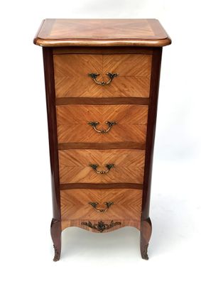 une commode en bois comportant quatre tiroirs de chaque côté