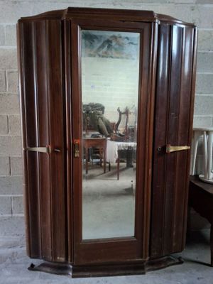 [VINTAGE] Armoire bombée sur l'avant en placage, ouvrant à 3…