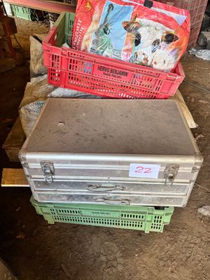 1 servante d'outillage (incomplète) vide