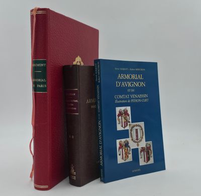 deux livres posés l'un à côté de l'autre sur une surface blanche