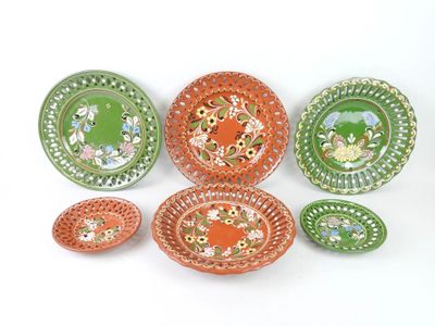 many plates and bowls that are sitting on a table