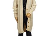 une photo d'un mannequin vêtu d'un pull et d'un pantalon