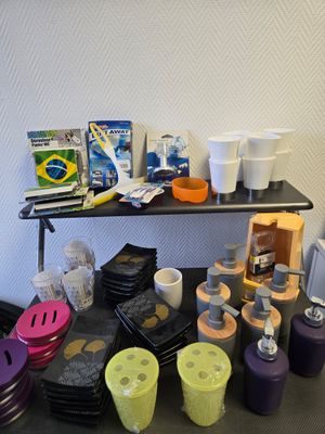 divers articles pour salle de bain