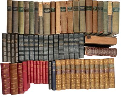 un grand nombre de livres empilés les uns sur les autres