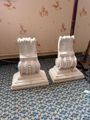 Paire de consoles d'appliques en plâtre. H 43 cm