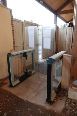 une verrière située dans un coin d'un immeuble