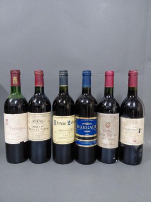 six bouteilles de vin sont alignées dans une rangée