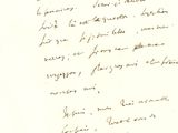 une vieille lettre manuscrite écrite par un homme qui tient un bout de papier